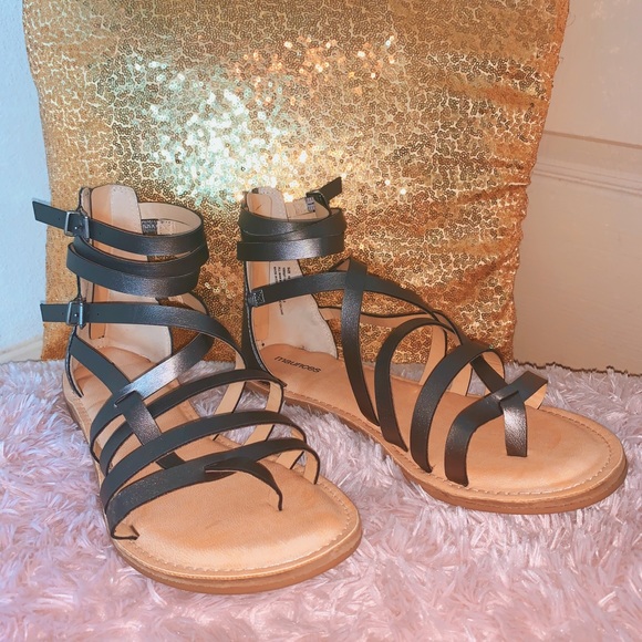 fun Maurices strap sandals!!! - Picture 1 of 1